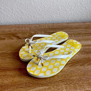 Selling these cute lemon🍋Kate Spade flip flops! Size large 9-10 but fits an 8!
